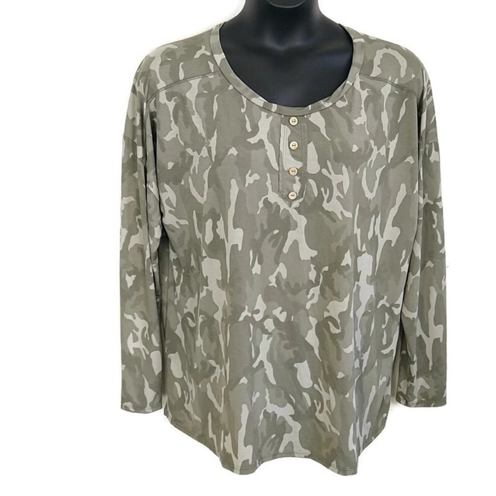 Glitzy Girlz Henley Top Womens 2X Green Camo Long Sleeve Button Placket